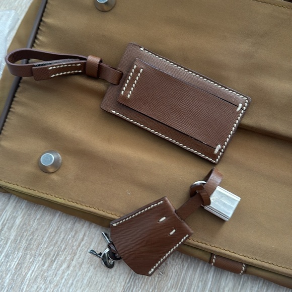 Prada duffle bag - Picture 11 of 12